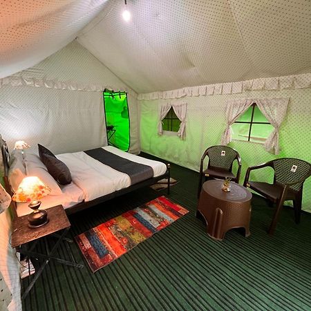 Himalayan Riverside Swiss Cottage Tents, Manali Bagian luar foto