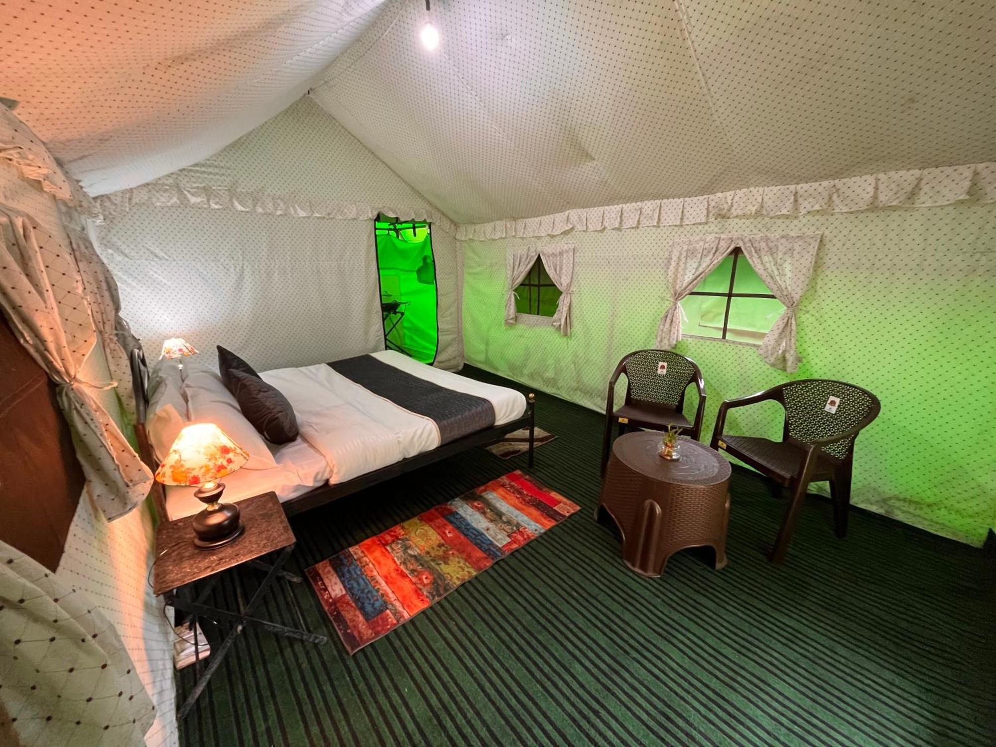 Himalayan Riverside Swiss Cottage Tents, Manali Bagian luar foto