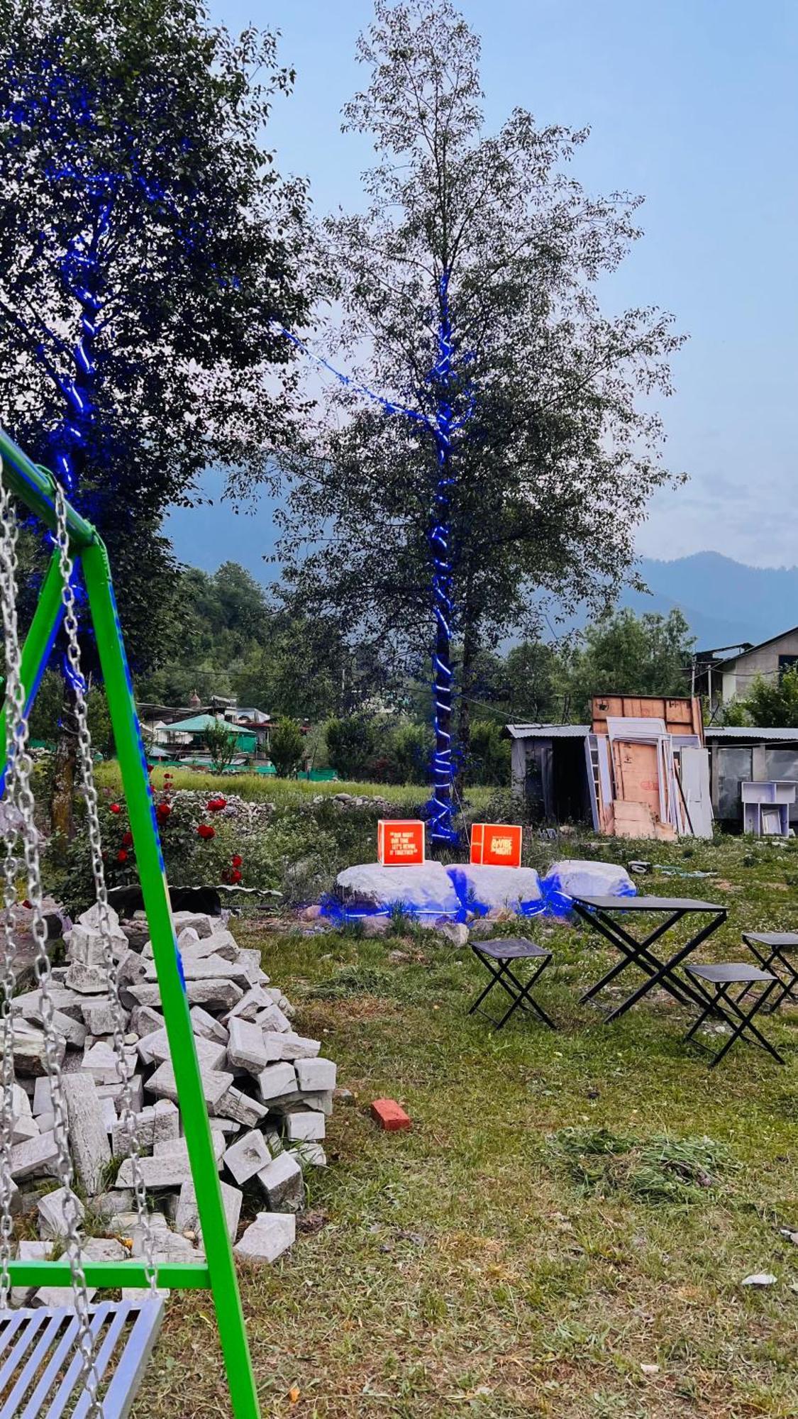Himalayan Riverside Swiss Cottage Tents, Manali Bagian luar foto