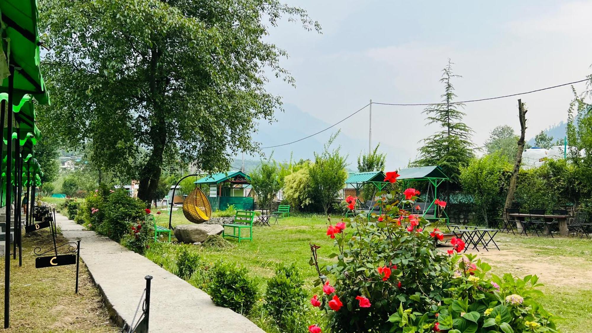 Himalayan Riverside Swiss Cottage Tents, Manali Bagian luar foto
