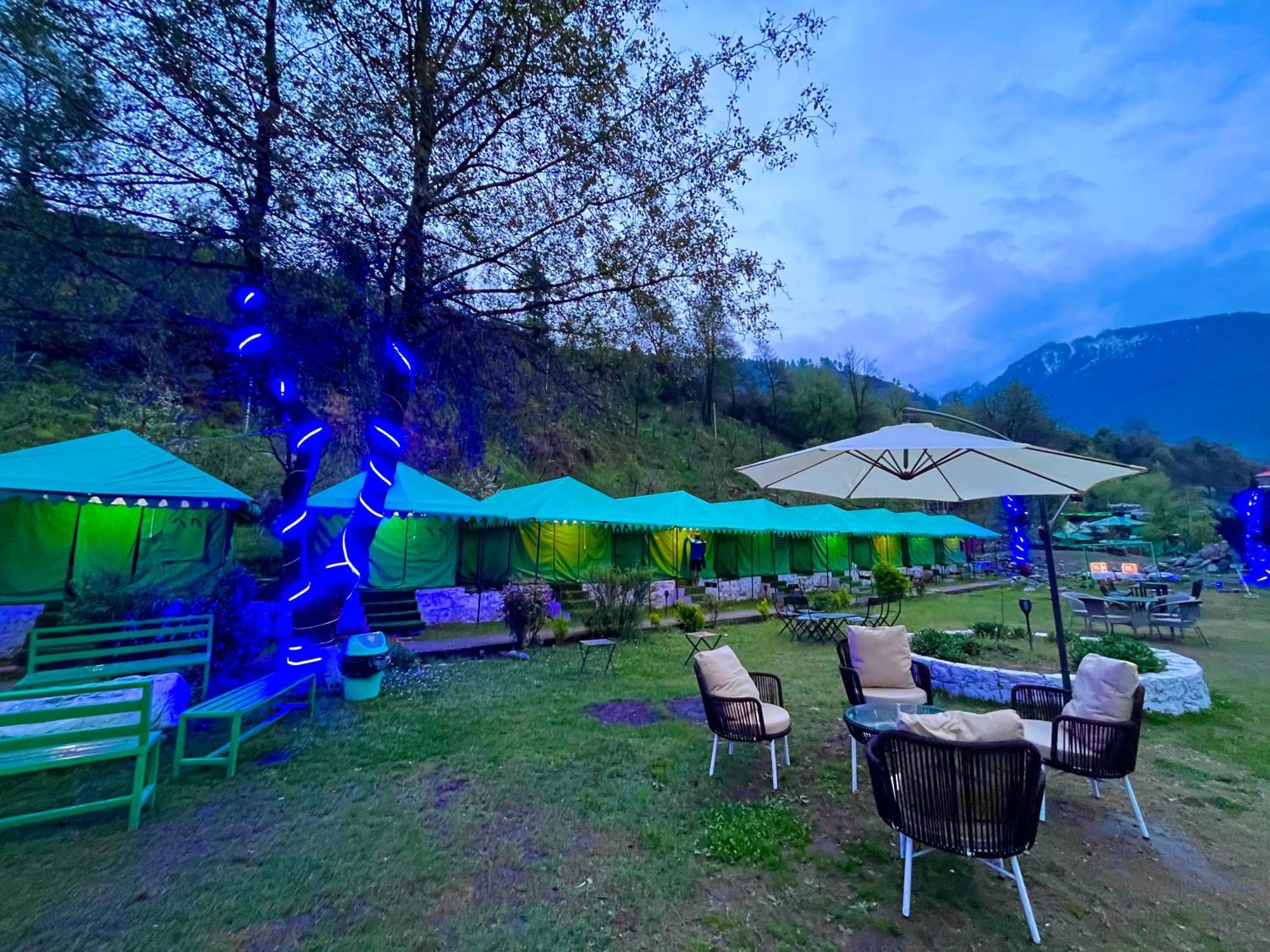 Himalayan Riverside Swiss Cottage Tents, Manali Bagian luar foto