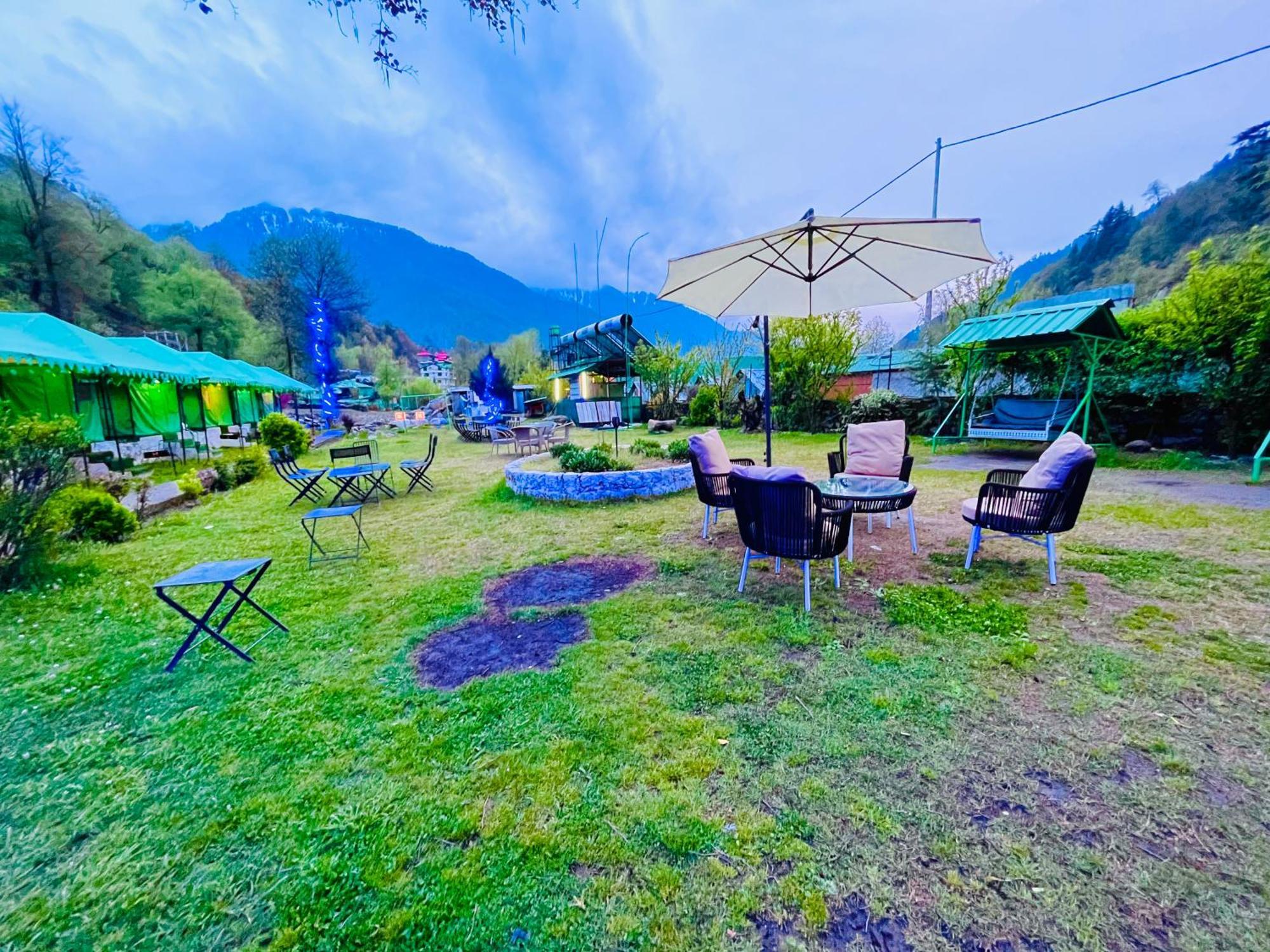 Himalayan Riverside Swiss Cottage Tents, Manali Bagian luar foto
