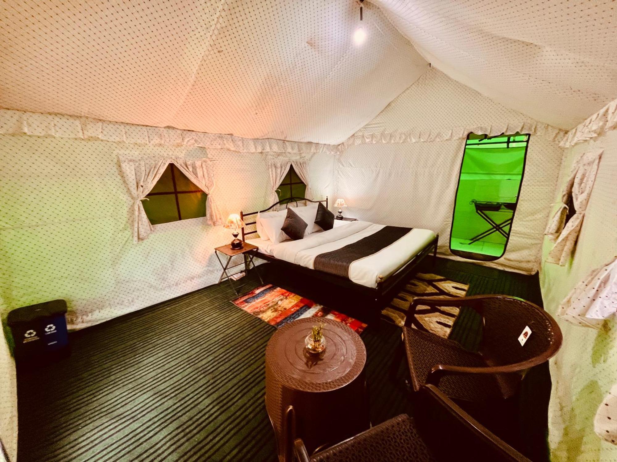 Himalayan Riverside Swiss Cottage Tents, Manali Bagian luar foto