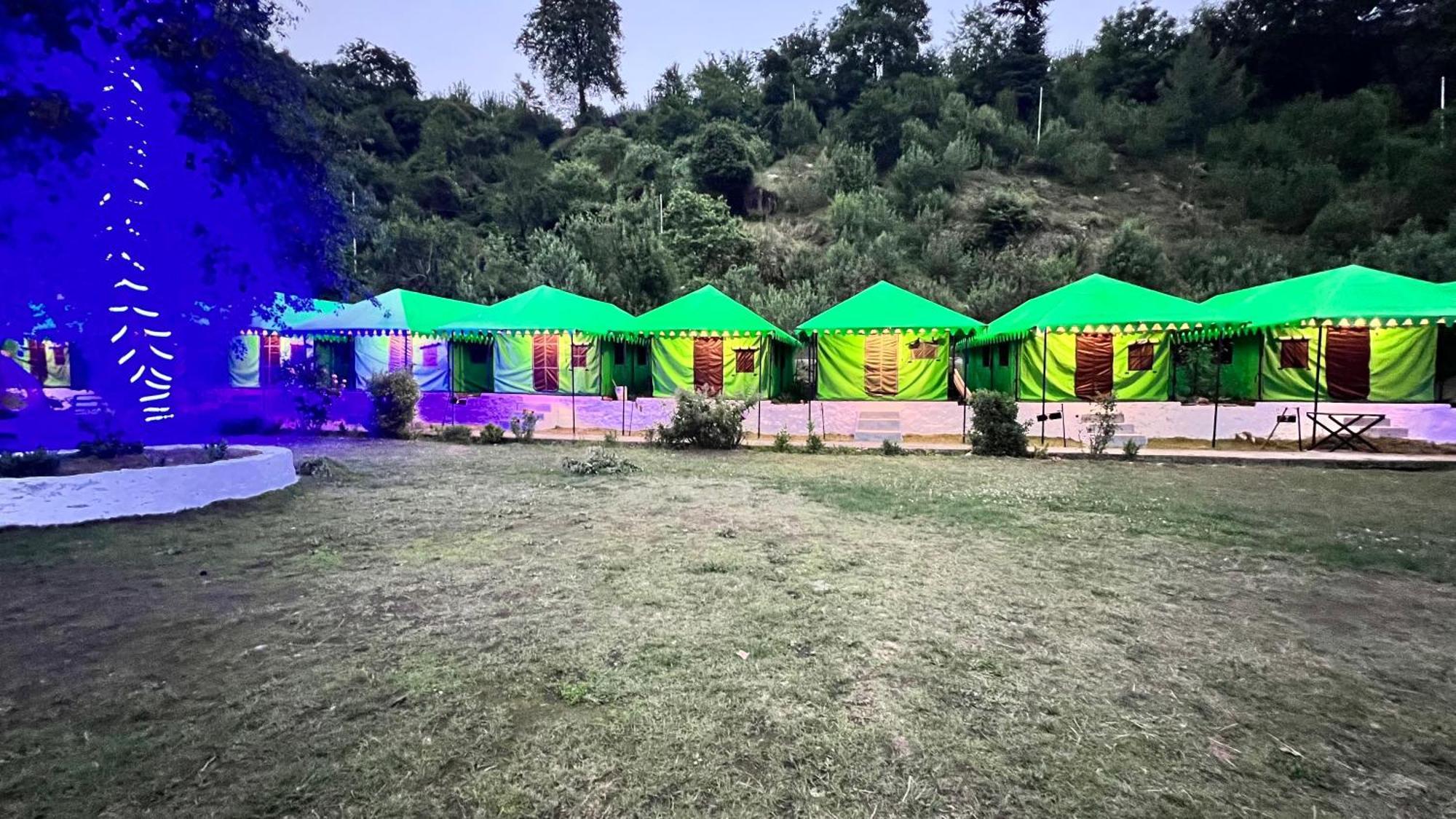 Himalayan Riverside Swiss Cottage Tents, Manali Bagian luar foto
