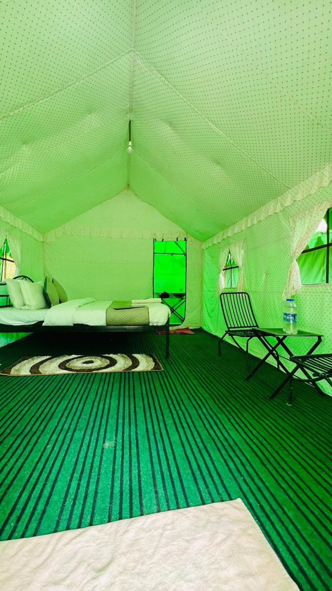 Himalayan Riverside Swiss Cottage Tents, Manali Bagian luar foto