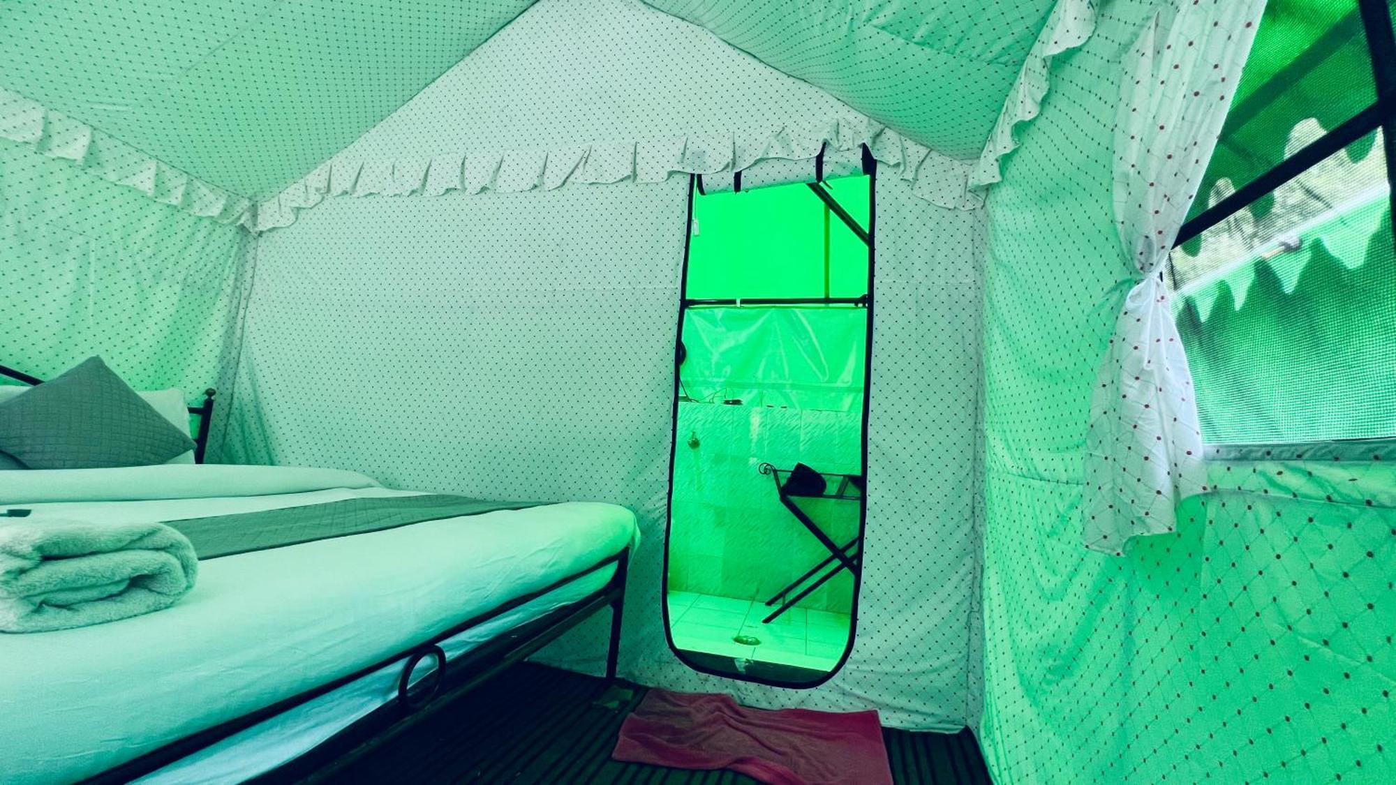 Himalayan Riverside Swiss Cottage Tents, Manali Bagian luar foto