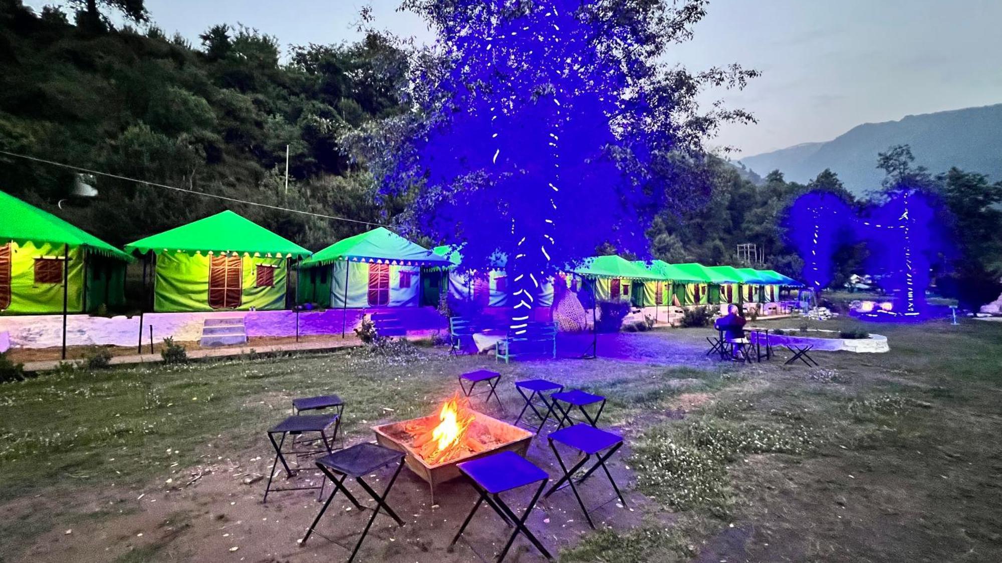 Himalayan Riverside Swiss Cottage Tents, Manali Bagian luar foto