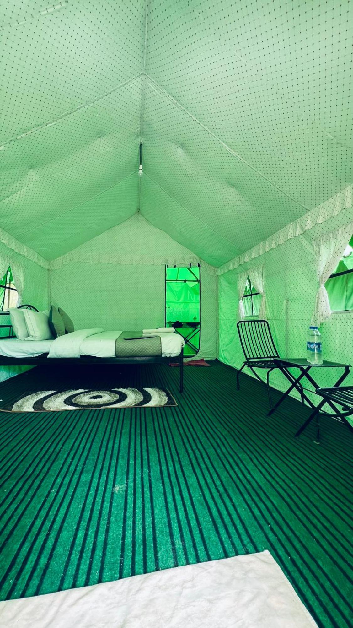 Himalayan Riverside Swiss Cottage Tents, Manali Bagian luar foto