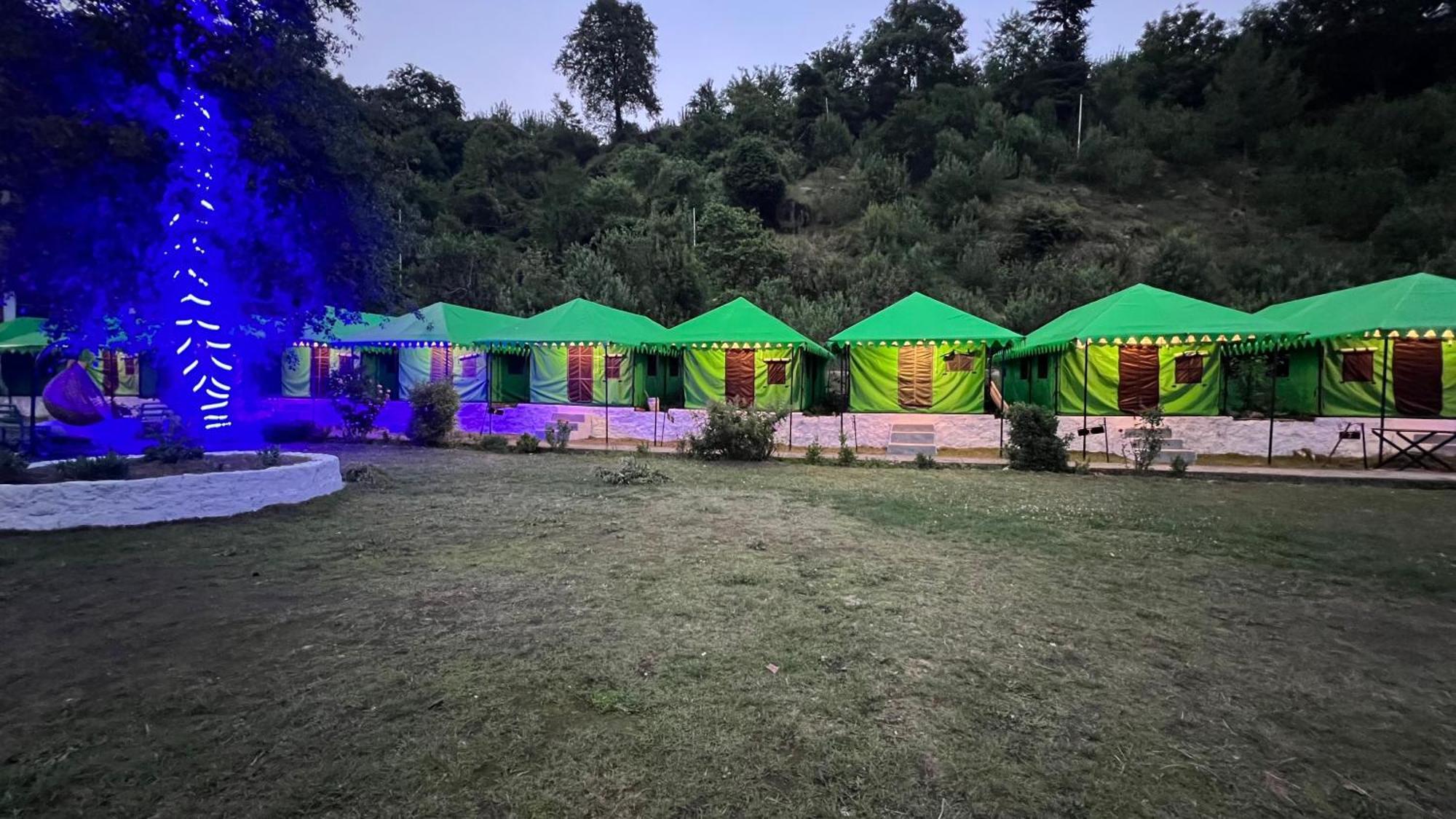 Himalayan Riverside Swiss Cottage Tents, Manali Bagian luar foto