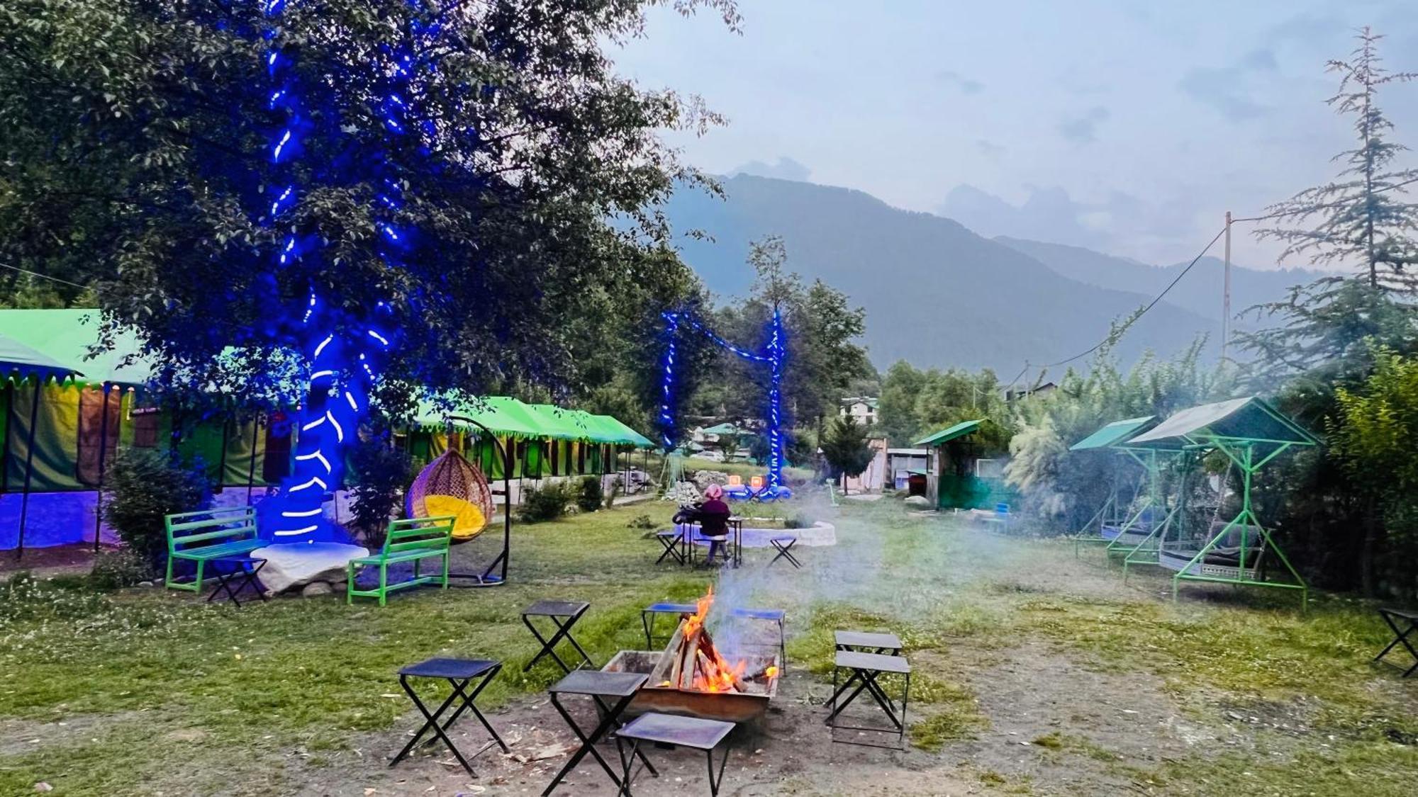 Himalayan Riverside Swiss Cottage Tents, Manali Bagian luar foto