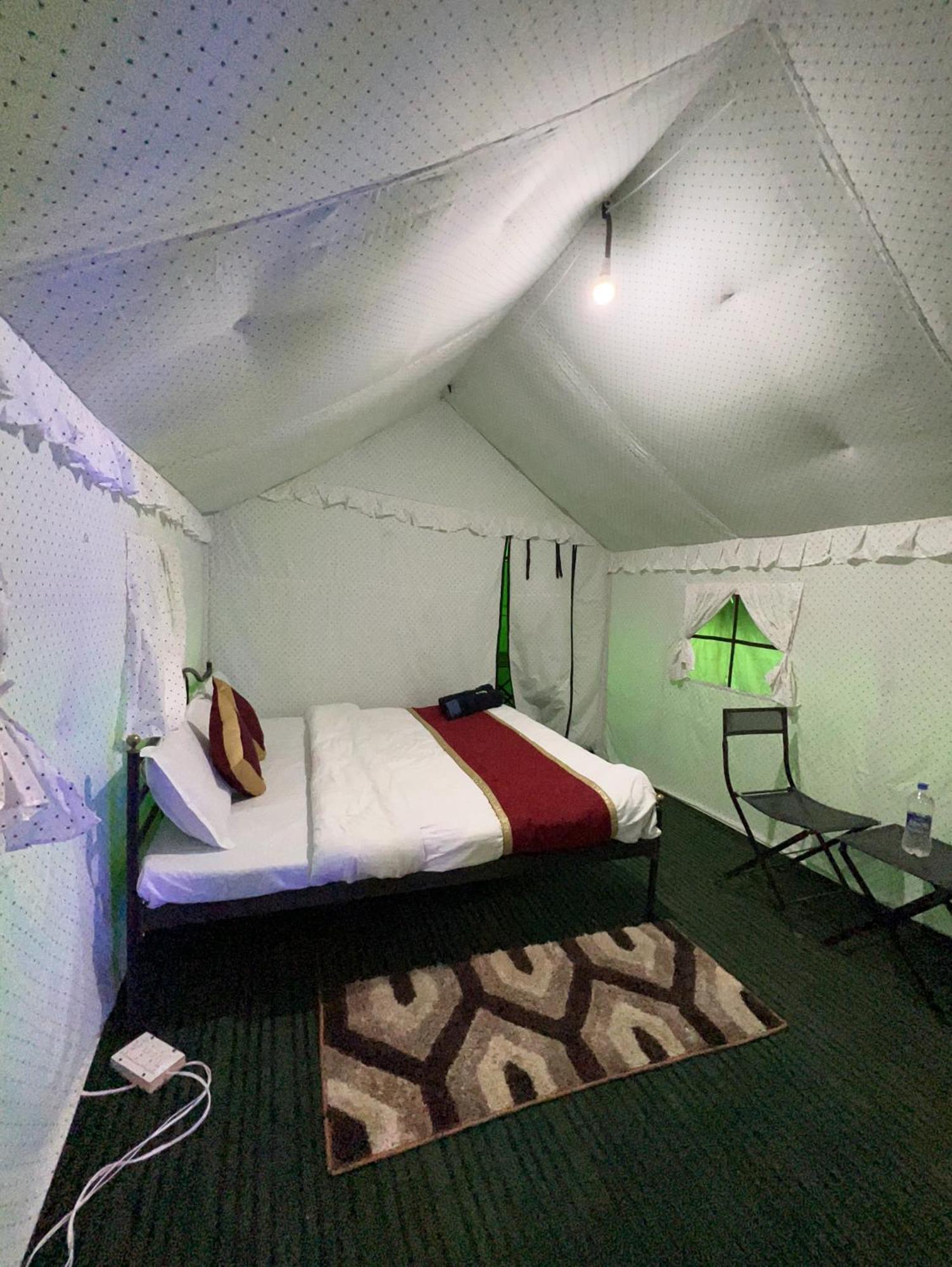 Himalayan Riverside Swiss Cottage Tents, Manali Bagian luar foto