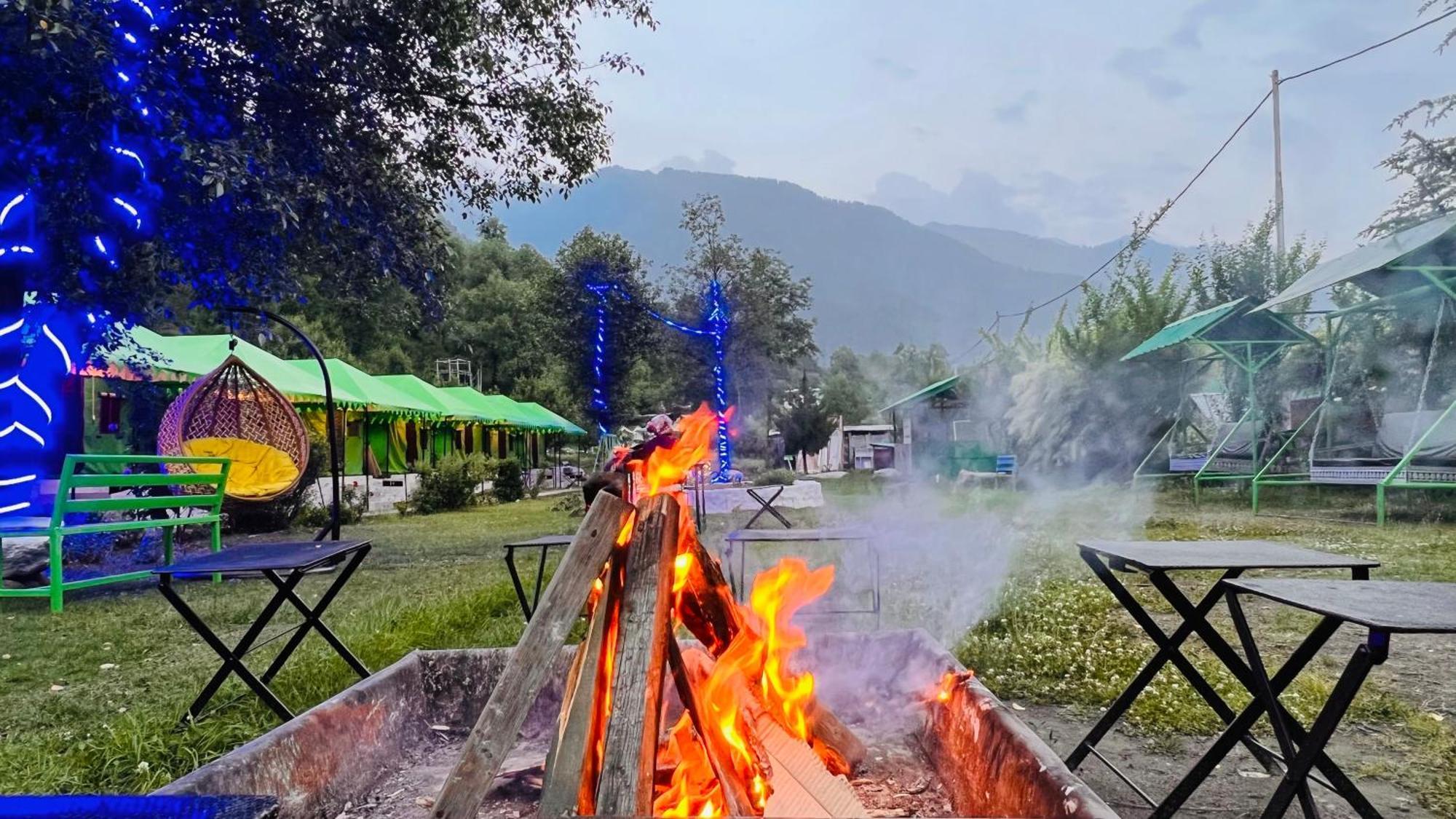 Himalayan Riverside Swiss Cottage Tents, Manali Bagian luar foto