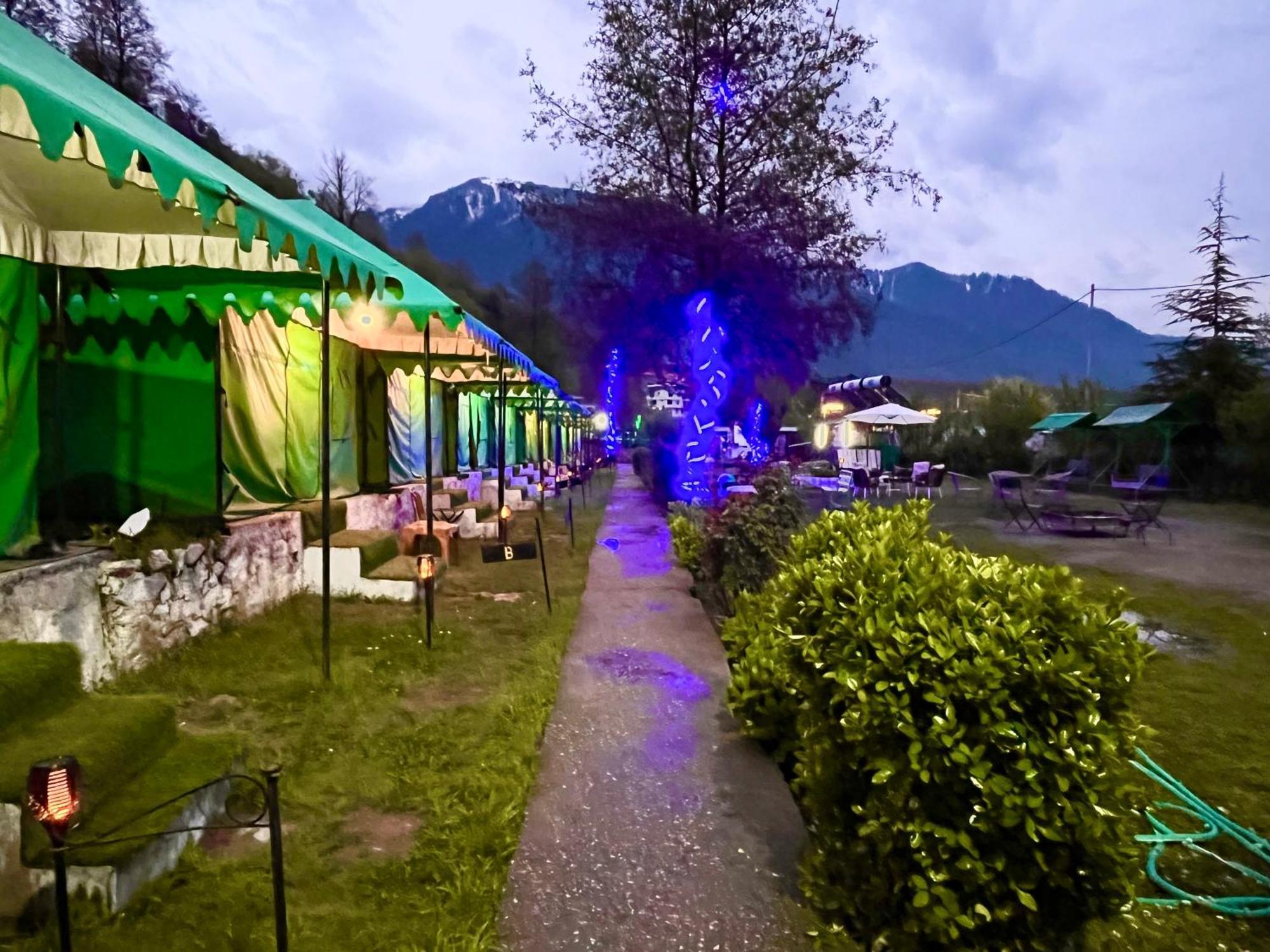 Himalayan Riverside Swiss Cottage Tents, Manali Bagian luar foto